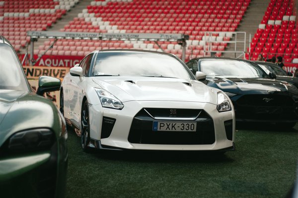 Investir dans une voiture de rallye : les avantages et les risques